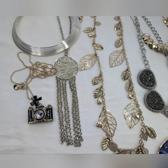 Grab Bag #41 Necklaces Vintage And Modern - Picture 3 of 9